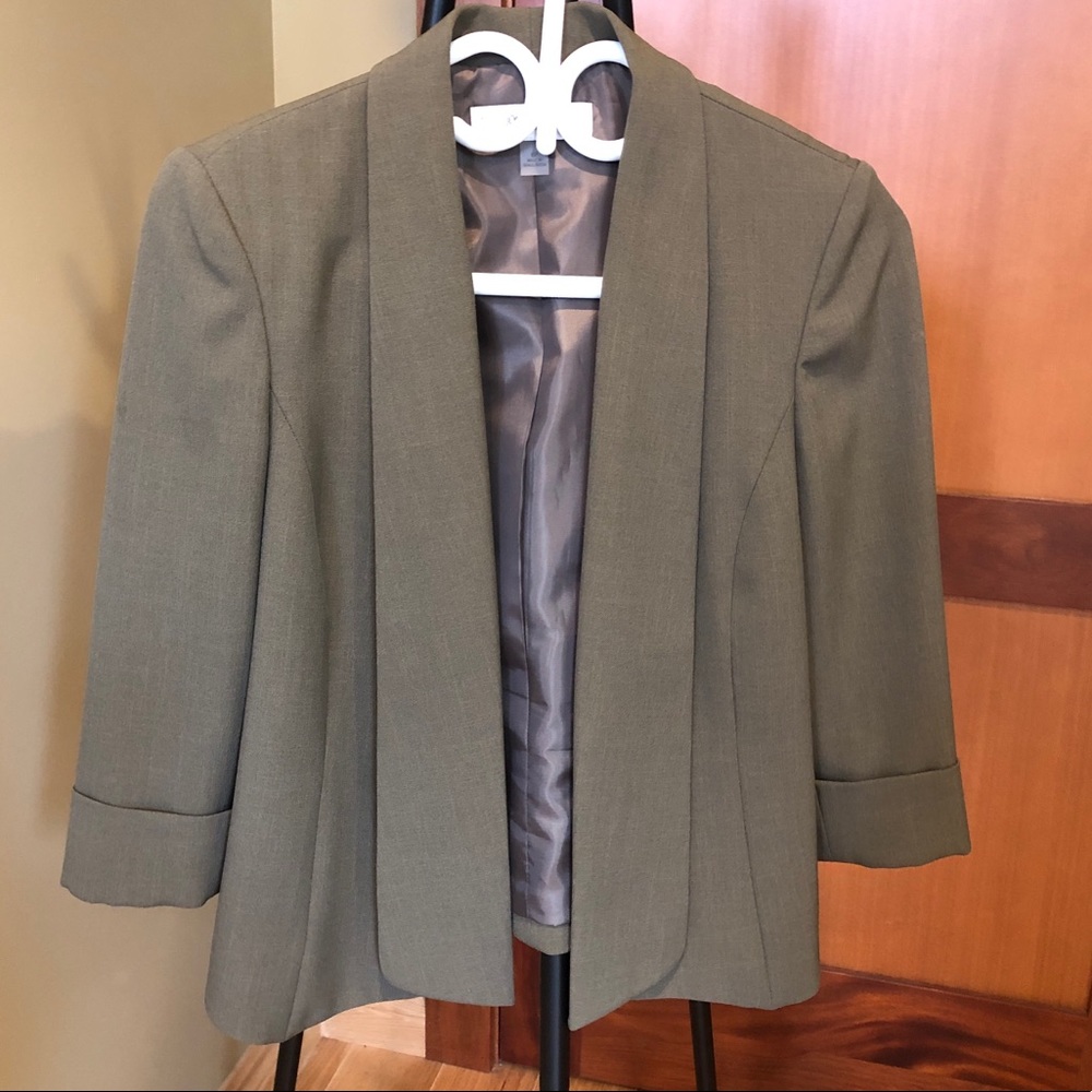 Jones studio jacket, green 6P. EUC
